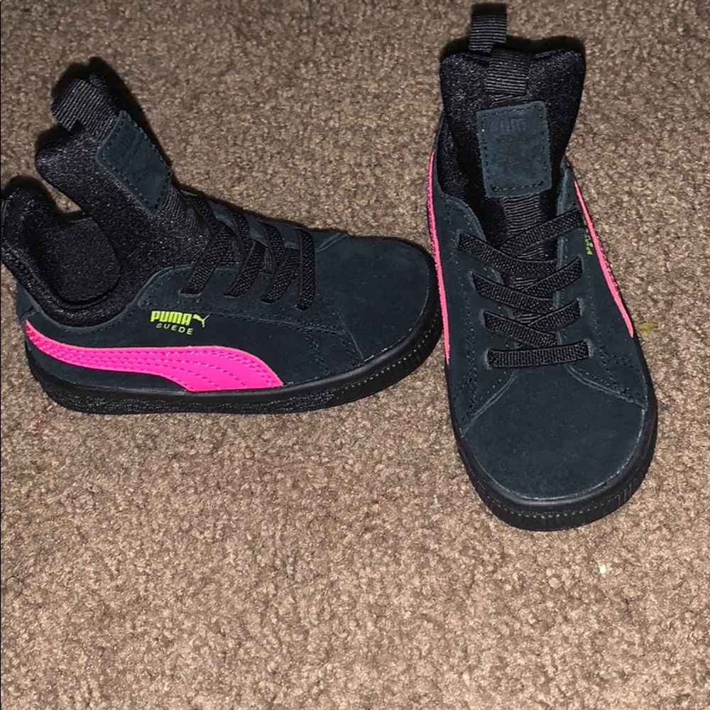 Toddler pumas Size 6